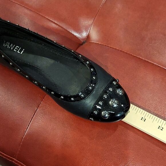 VANELI sz 8.5S black patent leather with dimensional studs - Picture 6 of 9